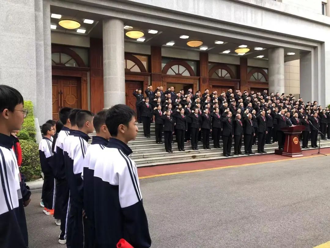 莆田二中组织学生到莆田中院参加员额法官宪法宣誓和旁听庭审