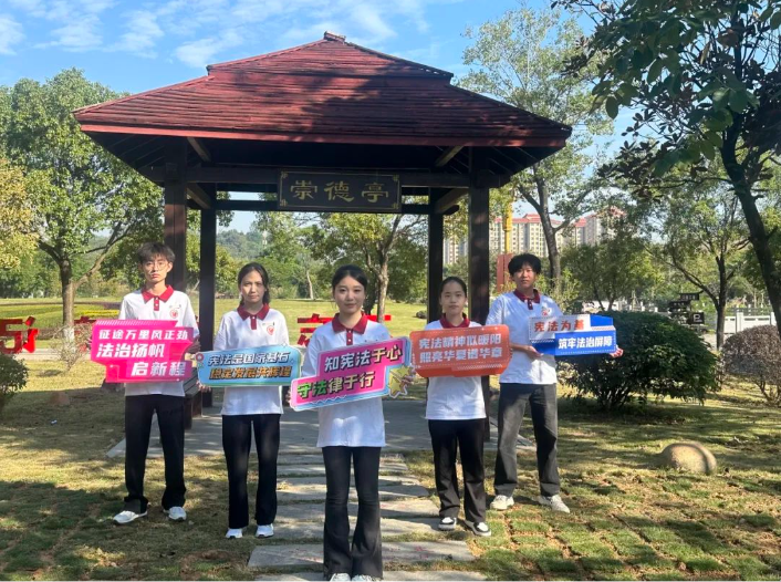 漳州卫生职业学院马克思主义学院青马学社开展“法润‘青’心  精彩呈‘宪’”国家宪法日系列主题活动